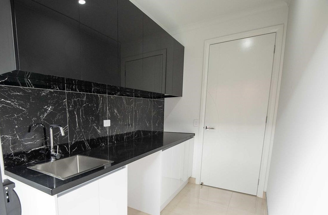 BT734 CLASSY BLACK 600X600 POLISHED
