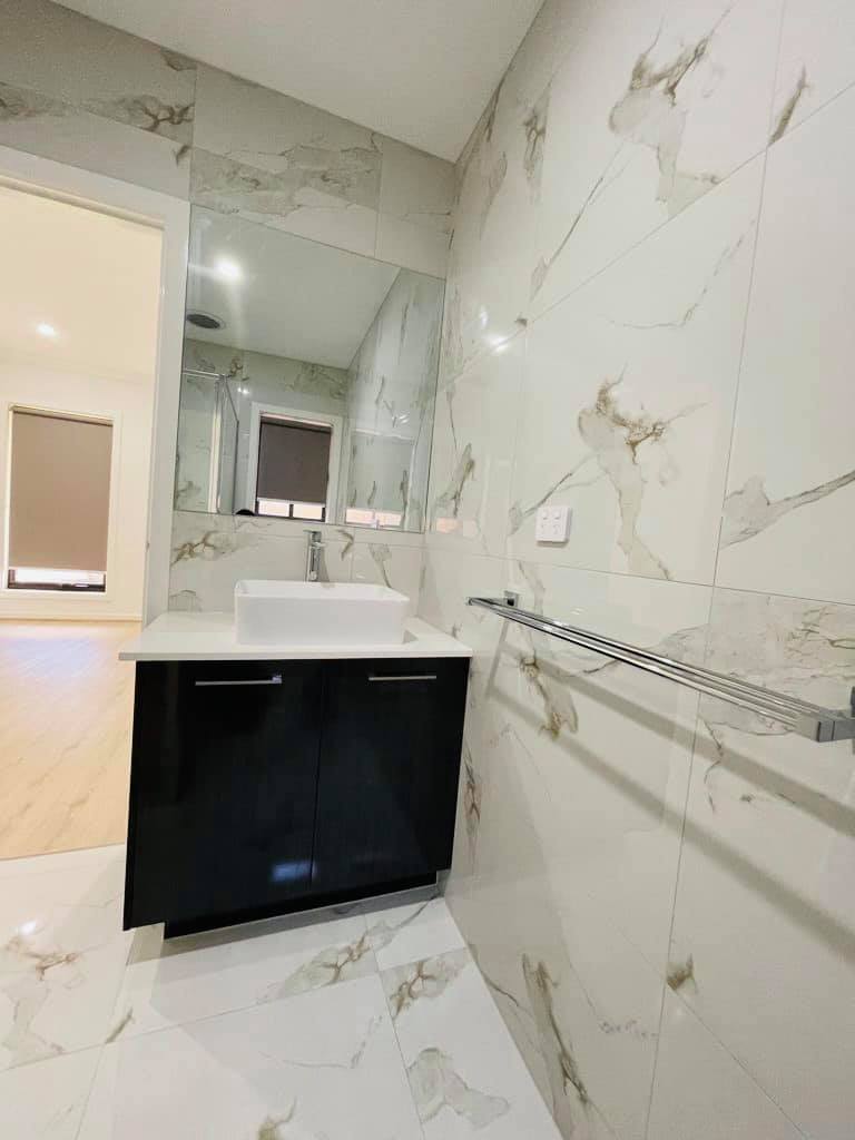 BT737 CALCUTTA GOLD 600X600 POLISHED