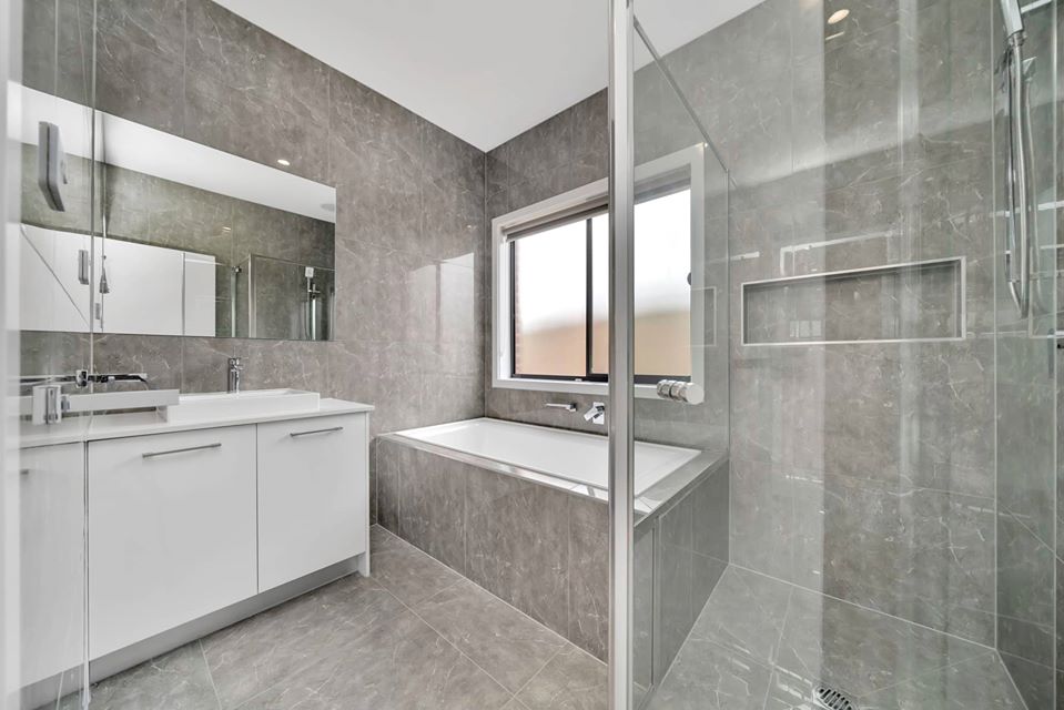 BT733 STORM GREY 600X600 POLISHED
