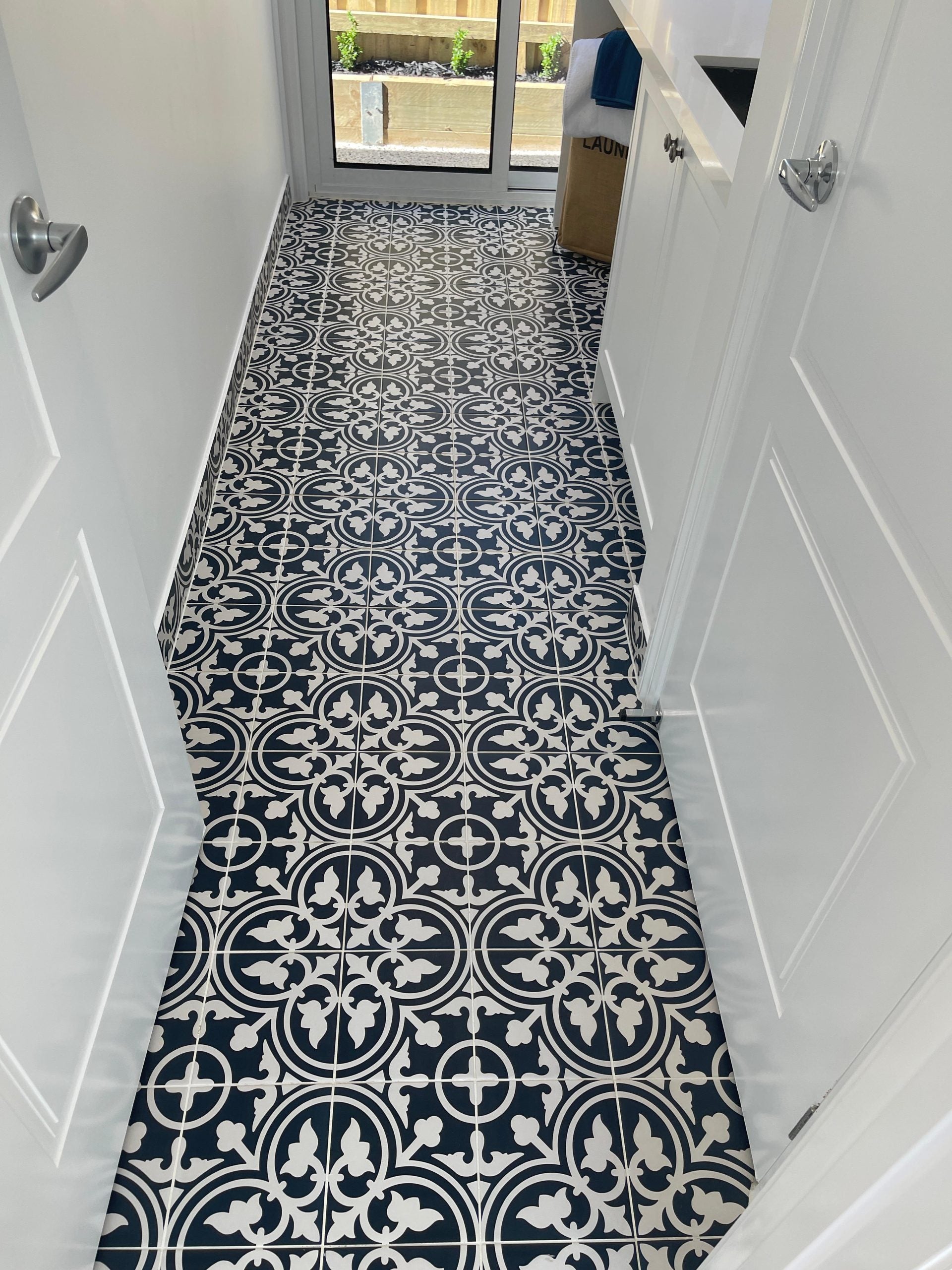 BT698 ASTER NAVY BLUE 200X200 MATT
