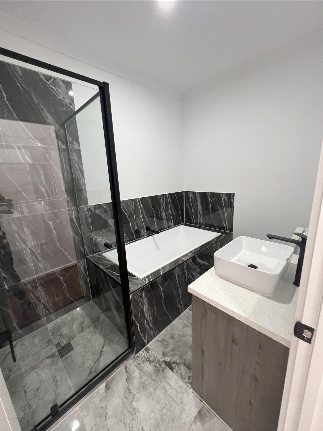 BT759 BLACK MARBLE 600X600 POLISHED