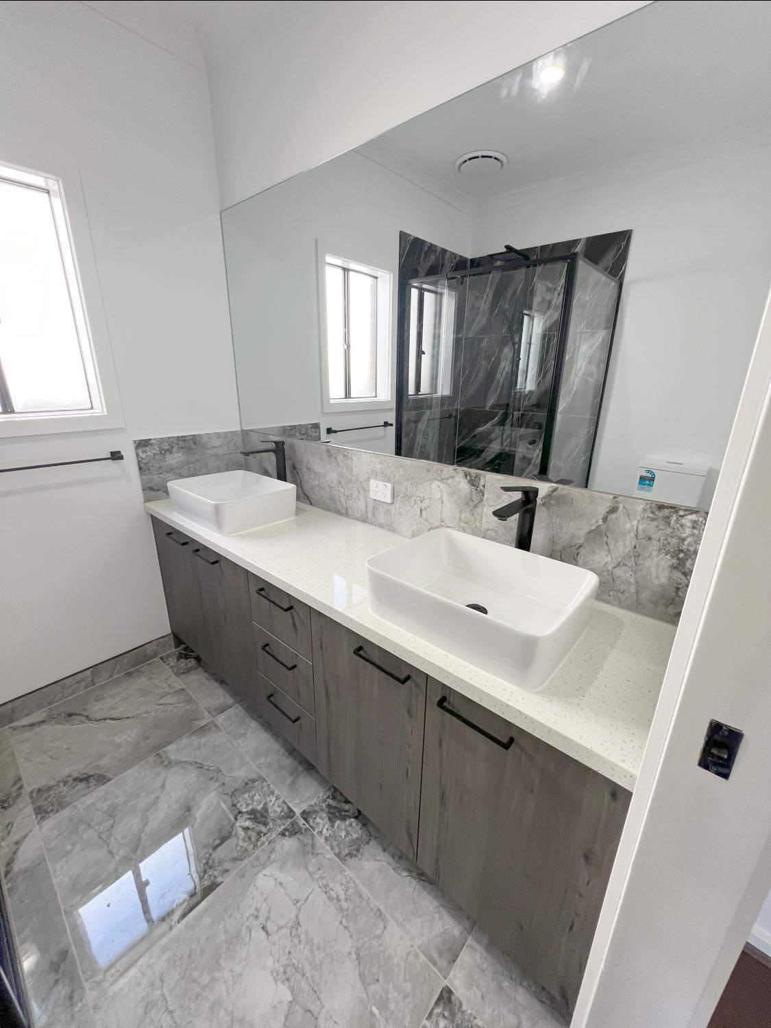 BT759 BLACK MARBLE 600X600 POLISHED